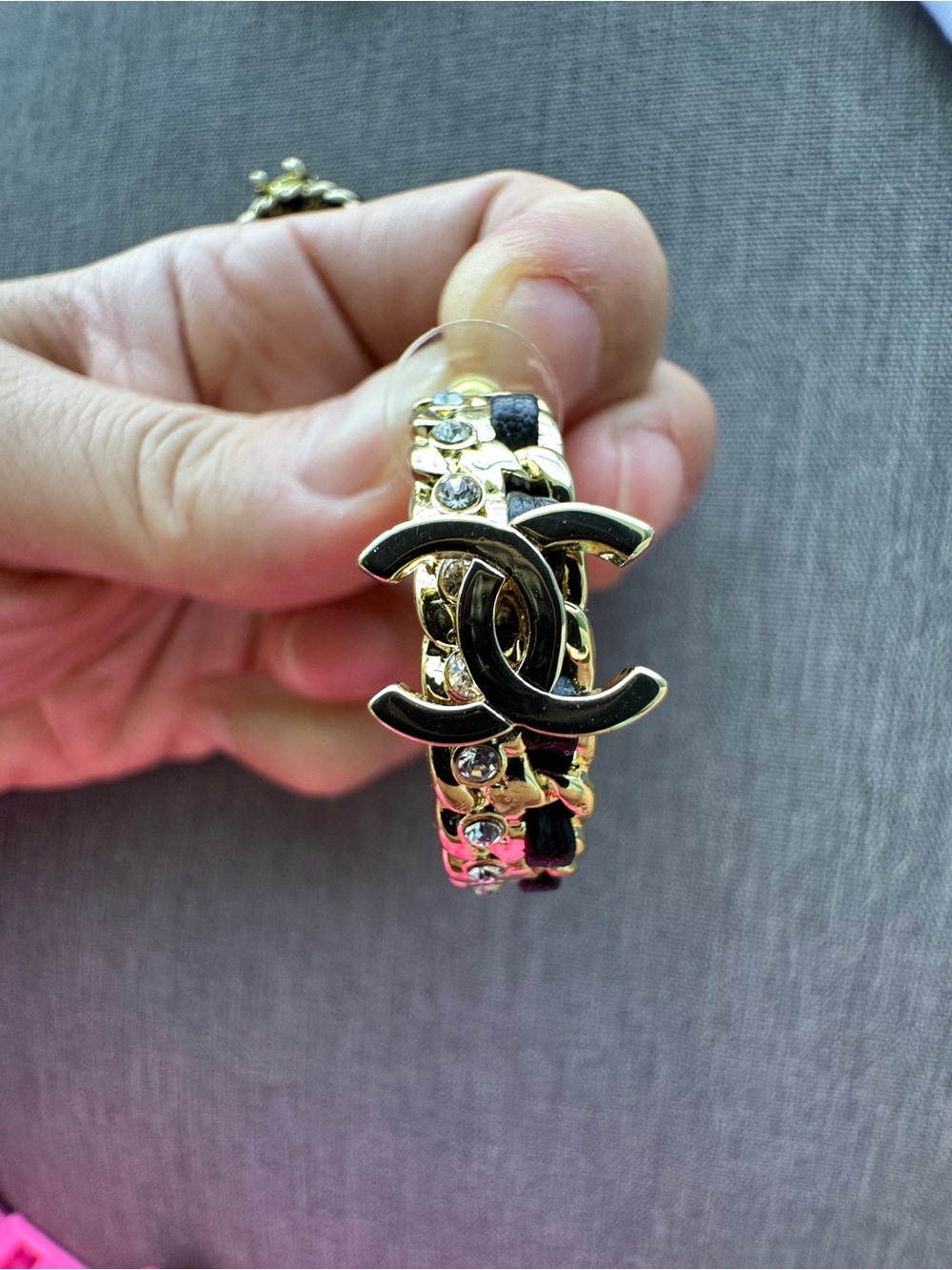 Luxury Gold and Black Interlocking CC Hoop Earrings - Picture 5 of 8